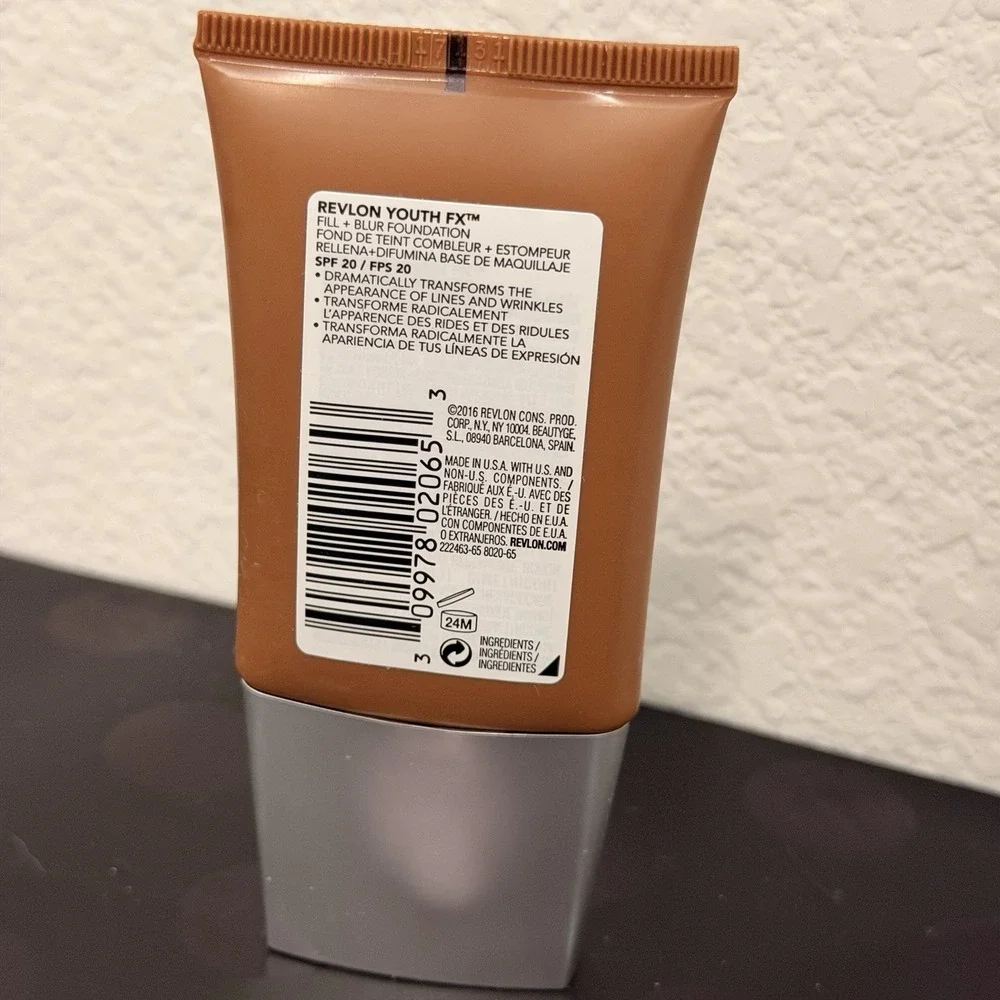Revlon Youth FX Fill & Blur Foundation 410 Cappuccino SPF 20‎ Broad Spectrum NEW